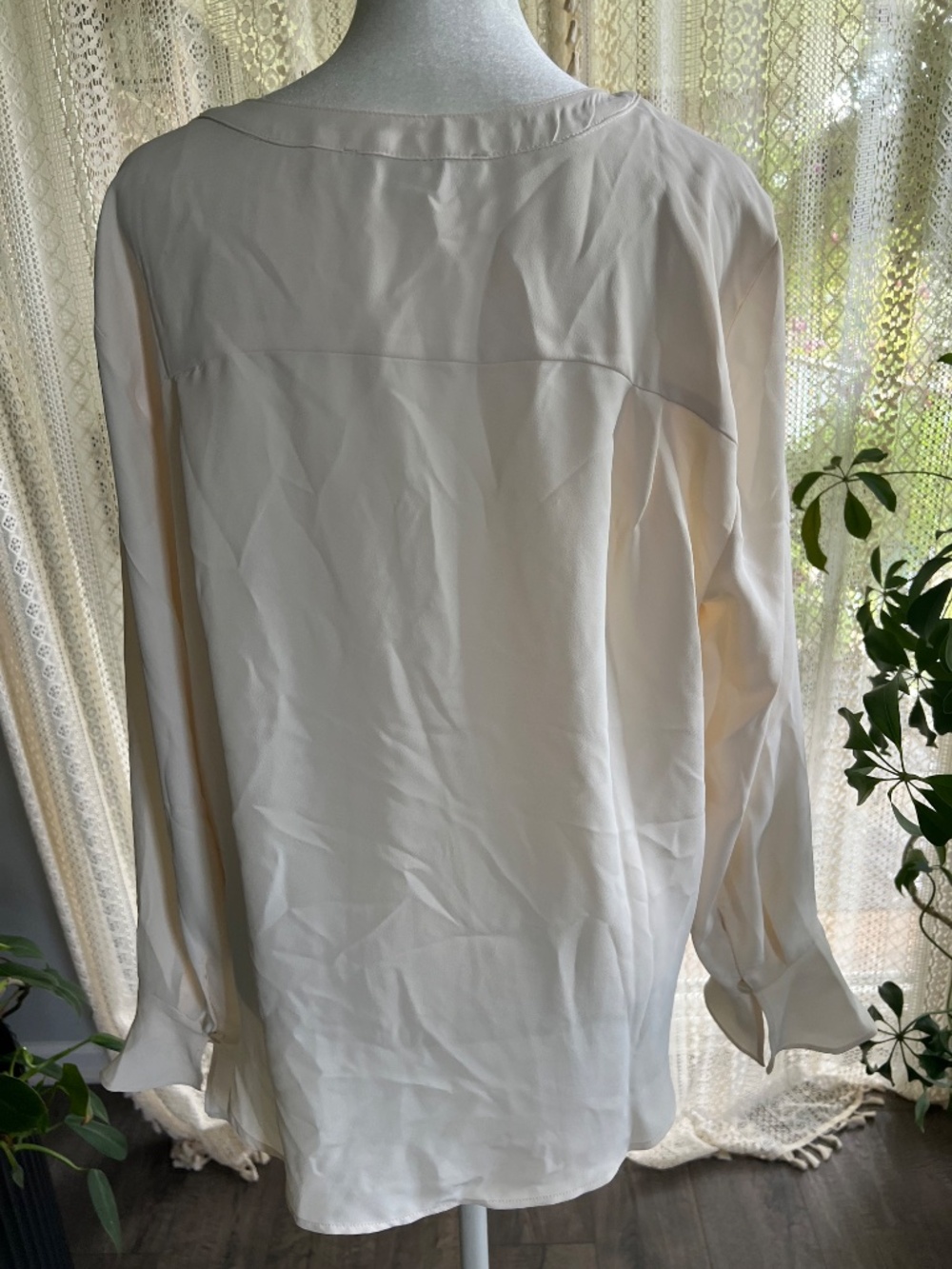 NWOT Loft ruffle neck ivory poet blouse - Picture 6 of 7